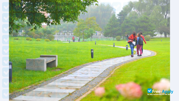 Jilin Huaqiao University of Foreign Languages фотография №19