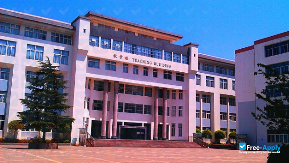 Foto de la Yunnan Forestry Technological College #6