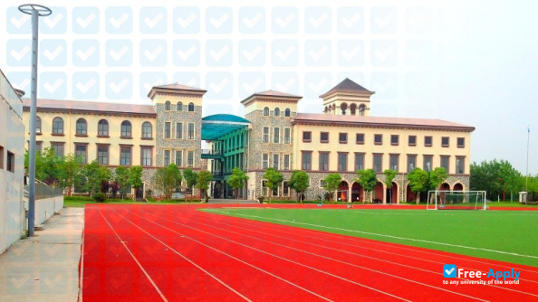Xianda College of Economics and Humanities Shanghai International Studies Universit photo #2