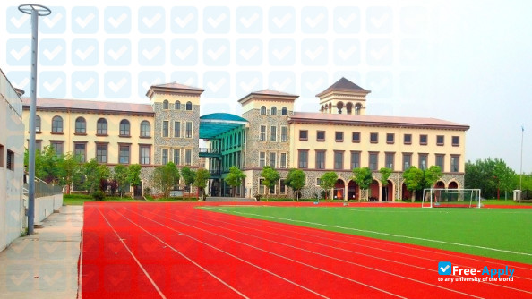 Xianda College of Economics and Humanities Shanghai International Studies Universit фотография №4