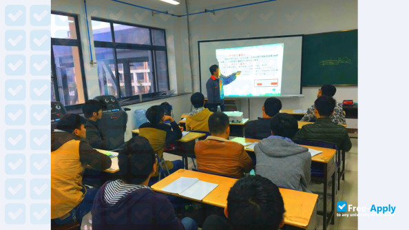 Foto de la Jiandong College #6