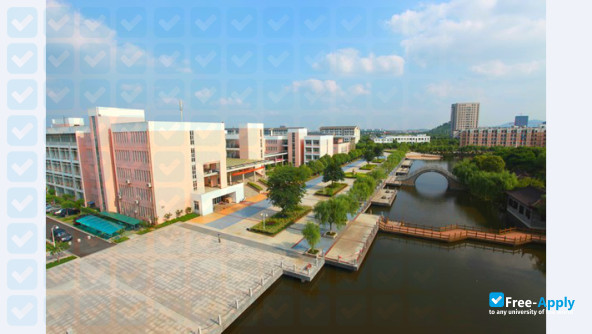 Huzhou Vocational & Technical College фотография №5