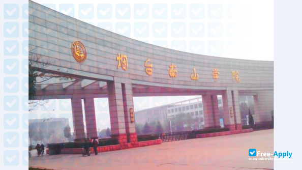 Foto de la Yantai Nanshan University #1