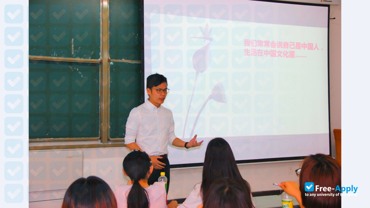 Foto de la Chengdu Normal University #6