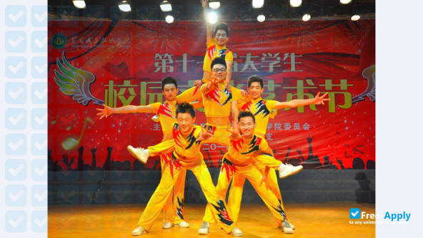 Foto de la Huanggang Polytechnic College #3