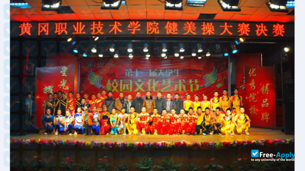 Foto de la Huanggang Polytechnic College #7