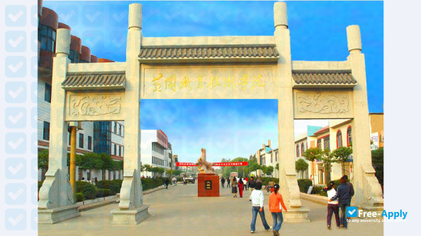 Foto de la Huanggang Polytechnic College #5
