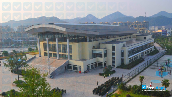 Zhejiang Changzheng Vocational & Technical College фотография №1