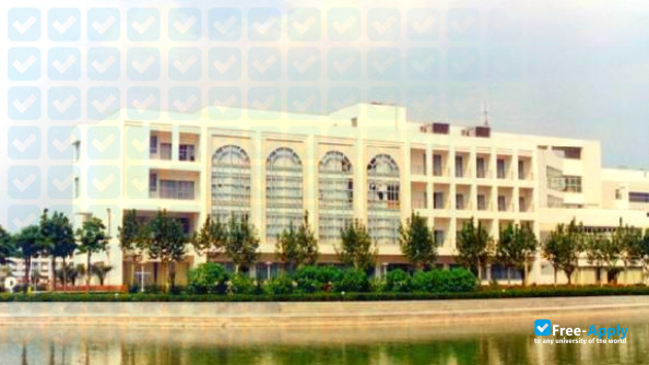 Shanghai University of International Business and Economics фотография №4