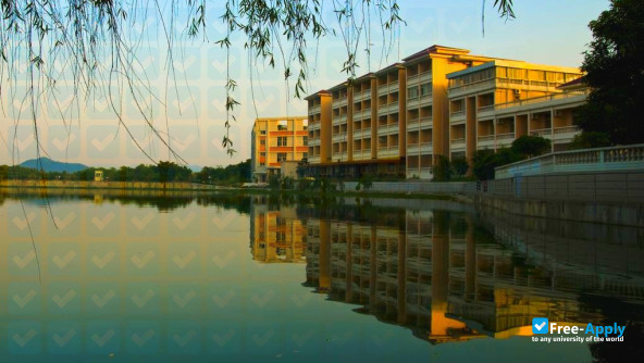 Foto de la Guangzhou College of Commerce #1