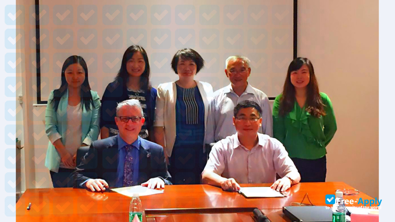 Guangzhou College of Commerce photo #7