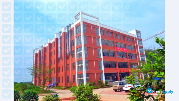 Polytechnic Institute Jiangxi Science & Technology Normal University фотография №2