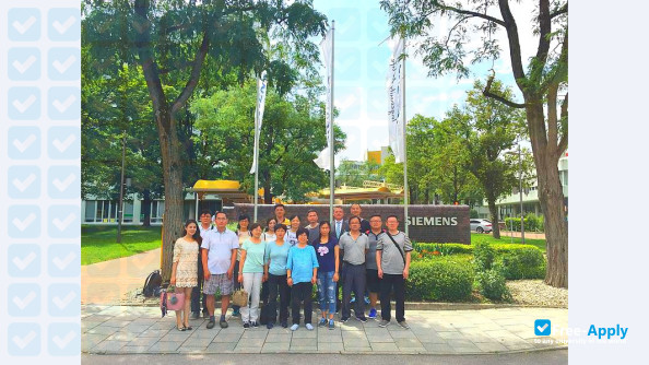 Foto de la Taizhou Polytechnic College #3
