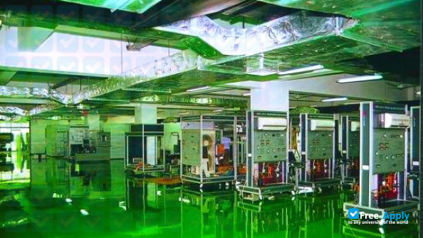 Foto de la Aksu Vocational & Technical College #5