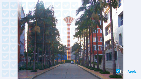 Fujian Chuanzheng Communications College photo #9