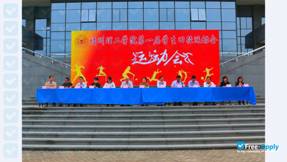 Foto de la Fuzhou Institute of Technology #5