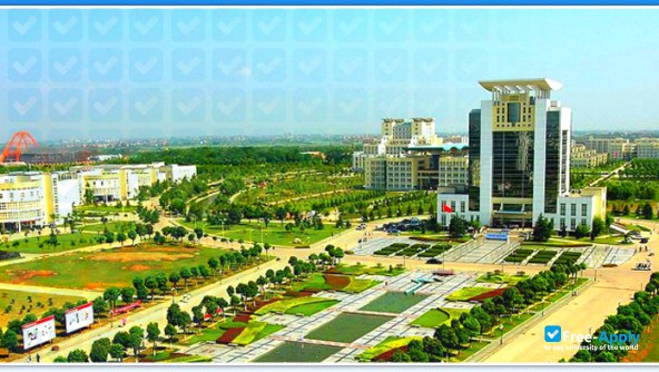 Jianghan University фотография №4
