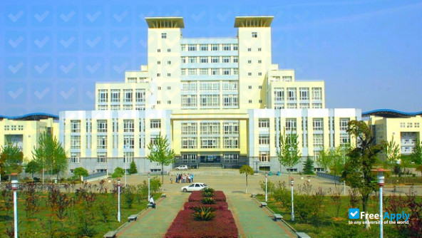 Jianghan University фотография №6