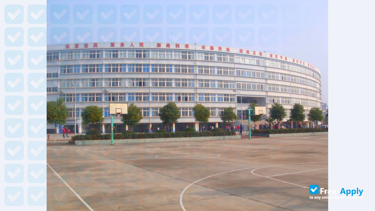 Jianghan University фотография №3