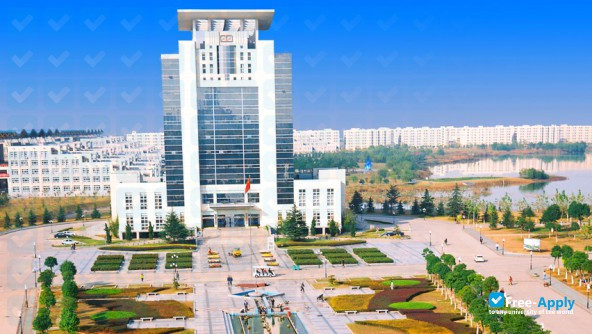 Jianghan University фотография №10