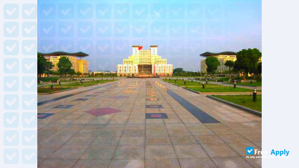 Jianghan University фотография №9