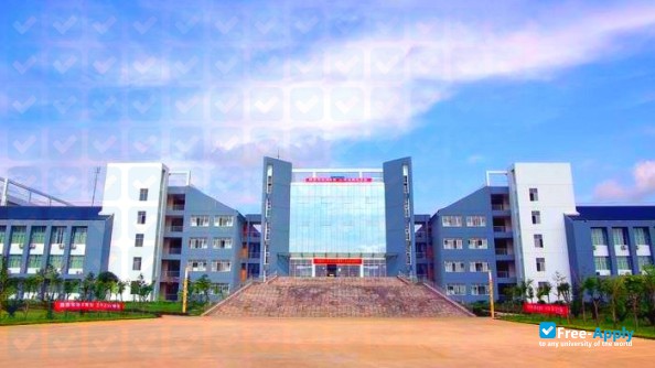 Foto de la Lijiang College of Guangxi Normal University #1