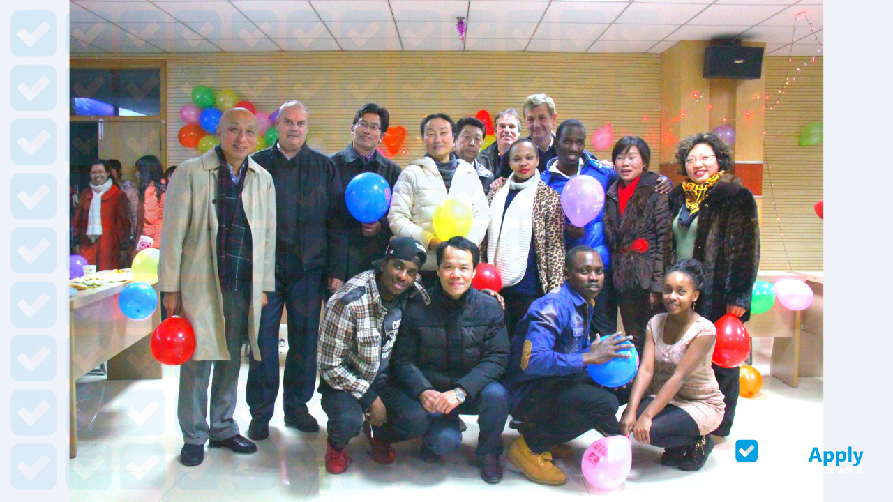 Foto de la Changzhou Textile Garment Institute #3