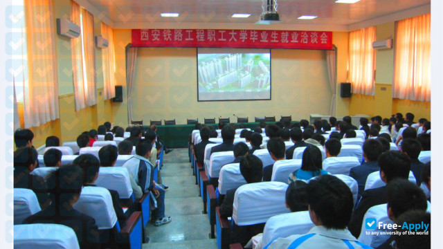 Foto de la Xi'an Railway Engineering Staff University #4
