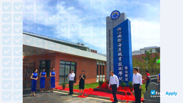 Foto de la Zhejiang International Maritime College #2