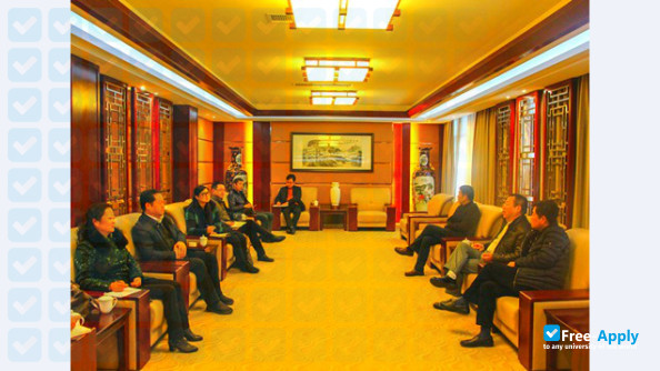 Anhui Finance & Trade Vocational College photo #2
