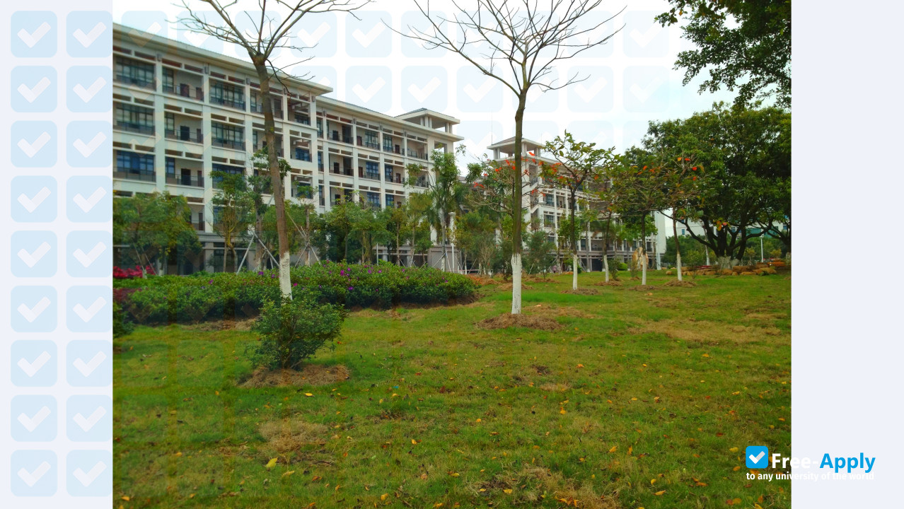 Guangdong University of Foreign Studies South China Business College photo #6