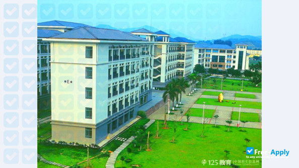 Guangdong University of Foreign Studies South China Business College photo #7