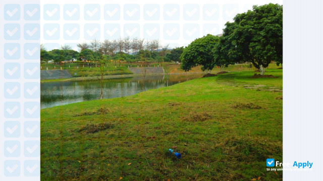 Guangdong University of Foreign Studies South China Business College photo #6