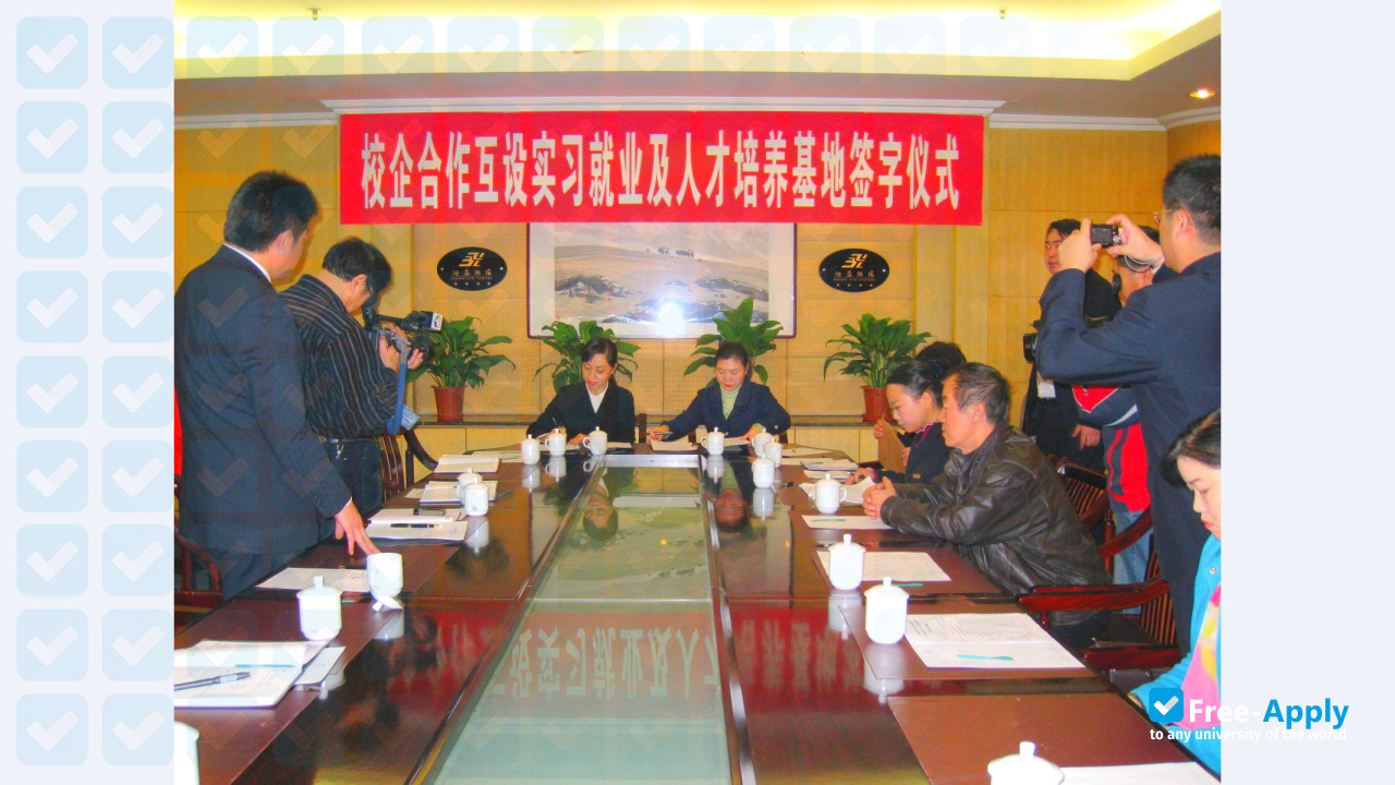 Xinjiang Tianshan Vocational & Technical College photo #7