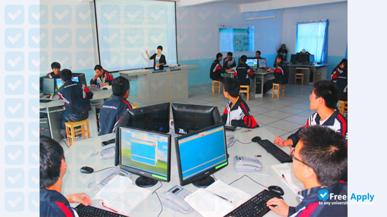 Xinjiang Tianshan Vocational & Technical College photo #3