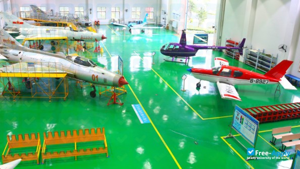 Foto de la Changsha Aeronautical Vocational & Technical College #9
