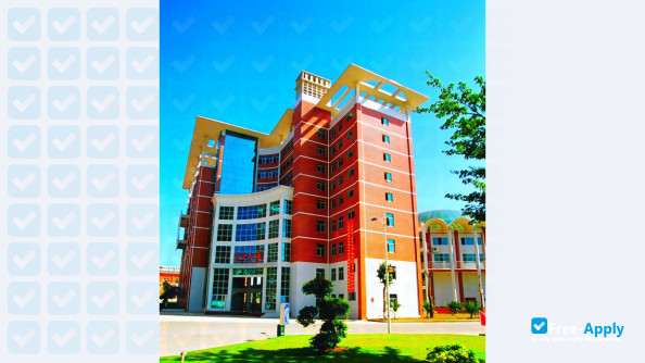 Foto de la Hainan Technology and Business College #4