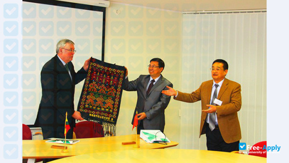 Foto de la Hainan Technology and Business College #2