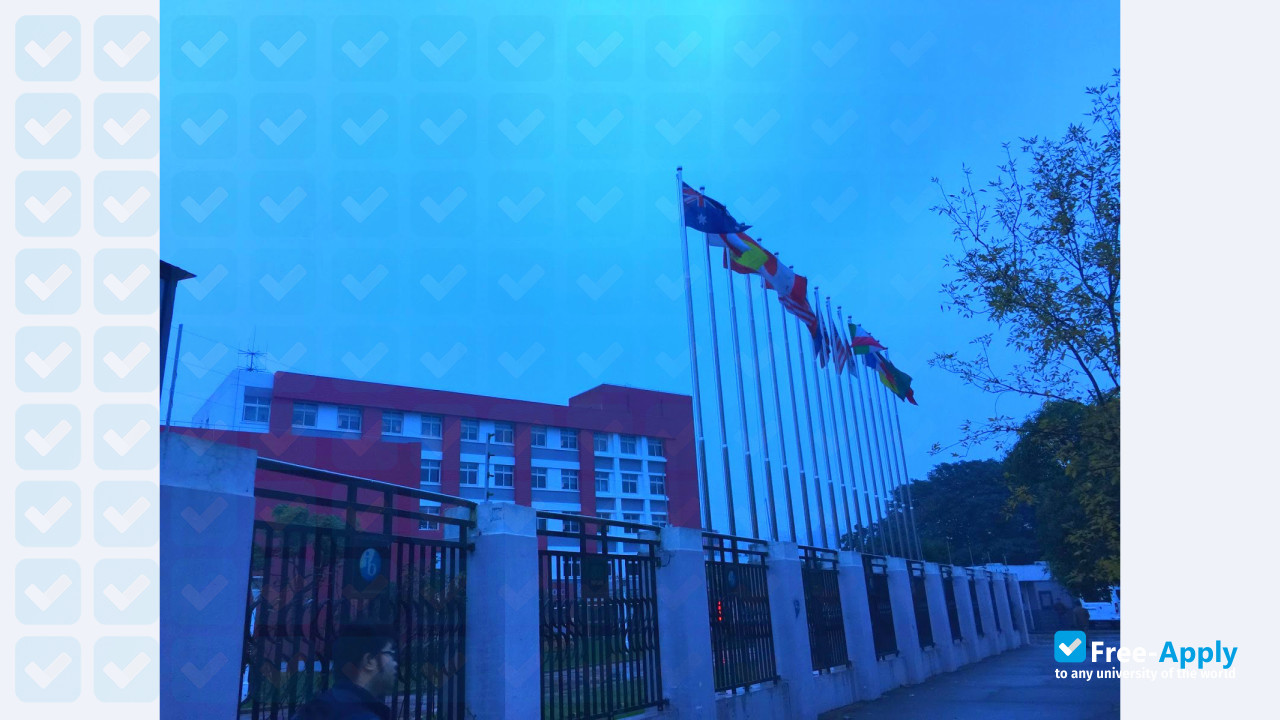 Shanghai Industry and Commerce Foreign Language College photo #12