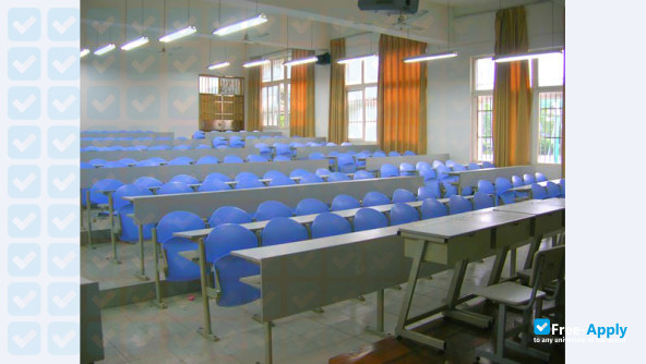 Shanghai Industry and Commerce Foreign Language College photo #13