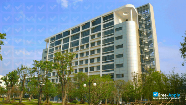 Shanghai Industry and Commerce Foreign Language College photo #2