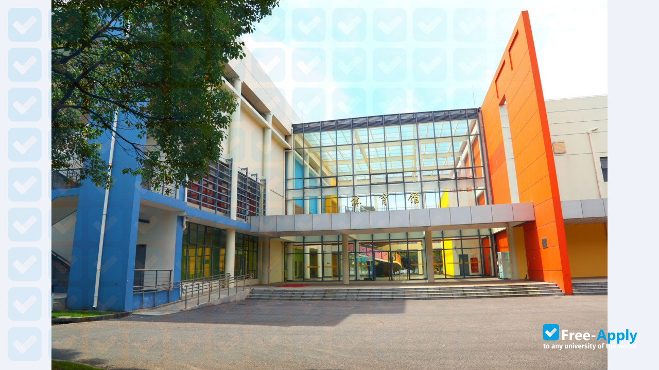 Shanghai Industry and Commerce Foreign Language College photo #14