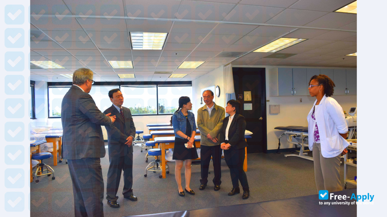 Shanghai Industry and Commerce Foreign Language College photo #8