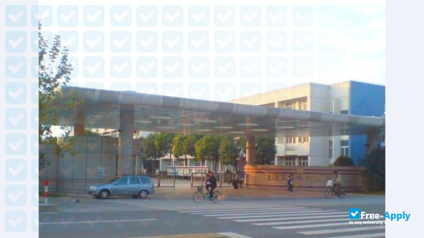 Shanghai Industry and Commerce Foreign Language College photo #6