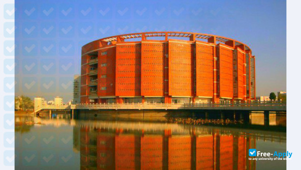 Wuhan Business University фотография №4