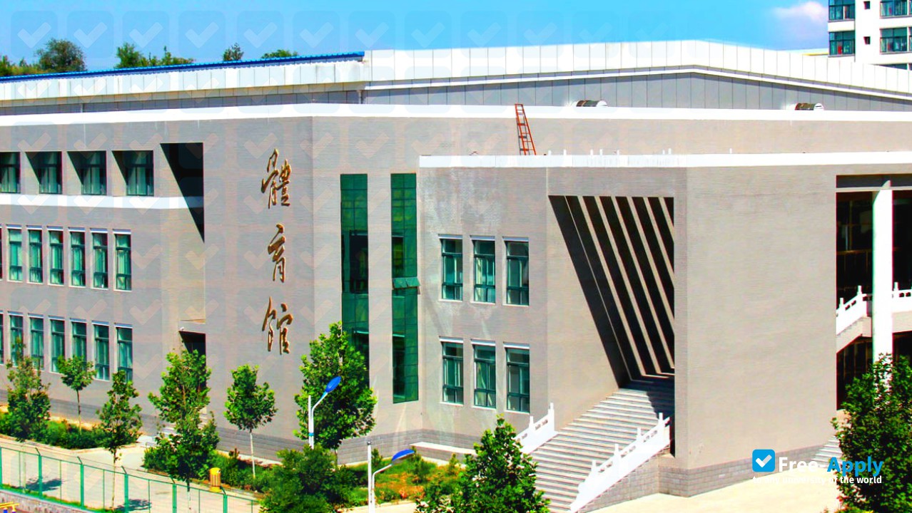 Yangquan Teachers College фотография №3