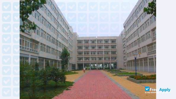 Foto de la Tianjin University of Commerce Bousted College #5
