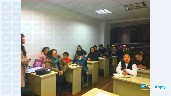 Foto de la Ningbo College of Health Sciences #3
