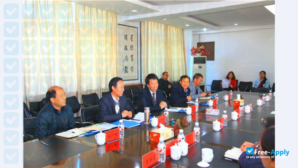 Foto de la Xiangyang Vocational & Technical College #8