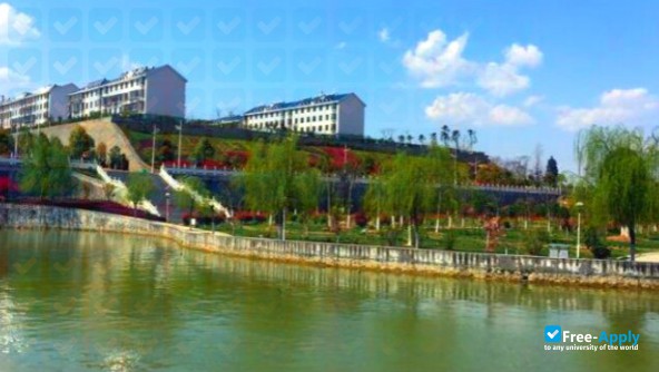 Xiangyang Vocational & Technical College фотография №1